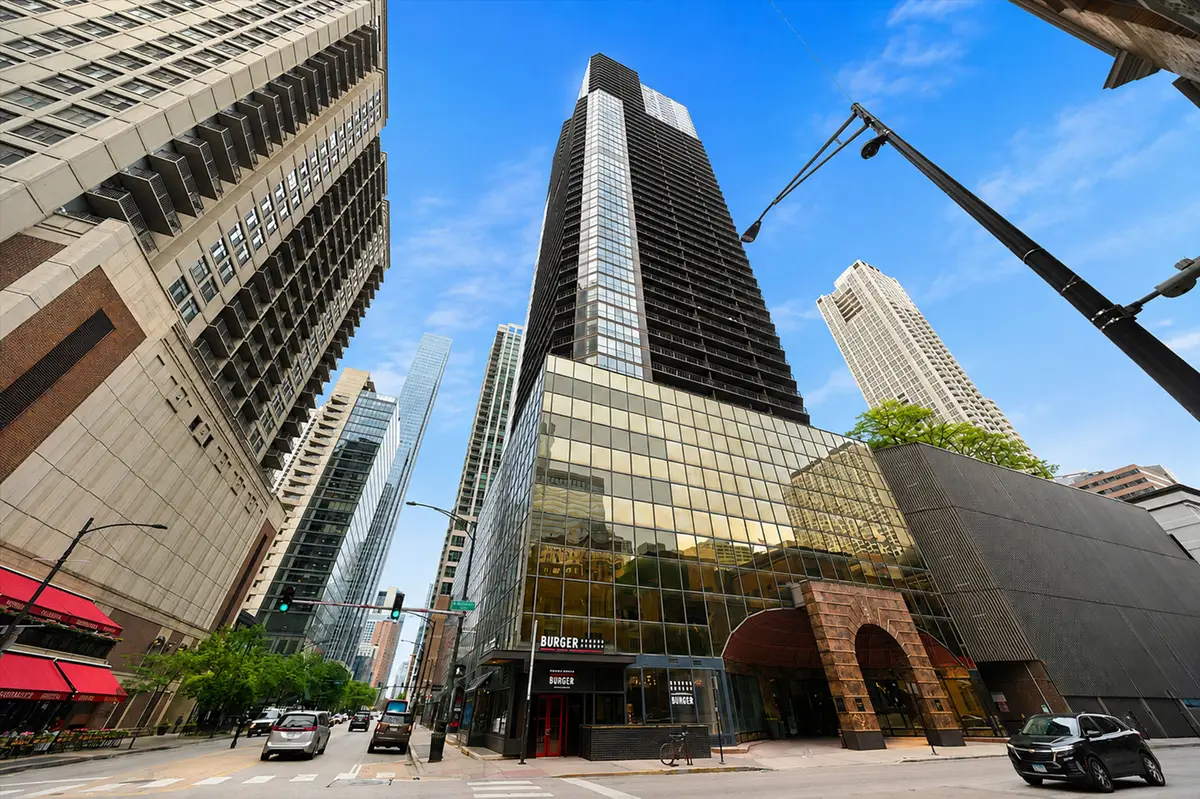10 E Ontario Street #4207, Chicago, IL 60611 - #1
