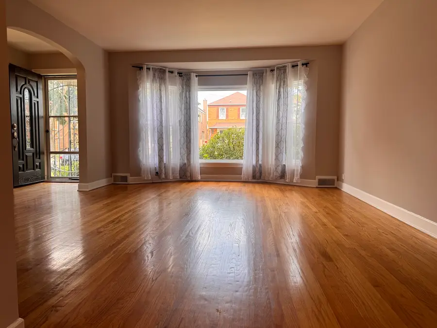 2925 W Jerome Street, Chicago, IL 60645 - #2