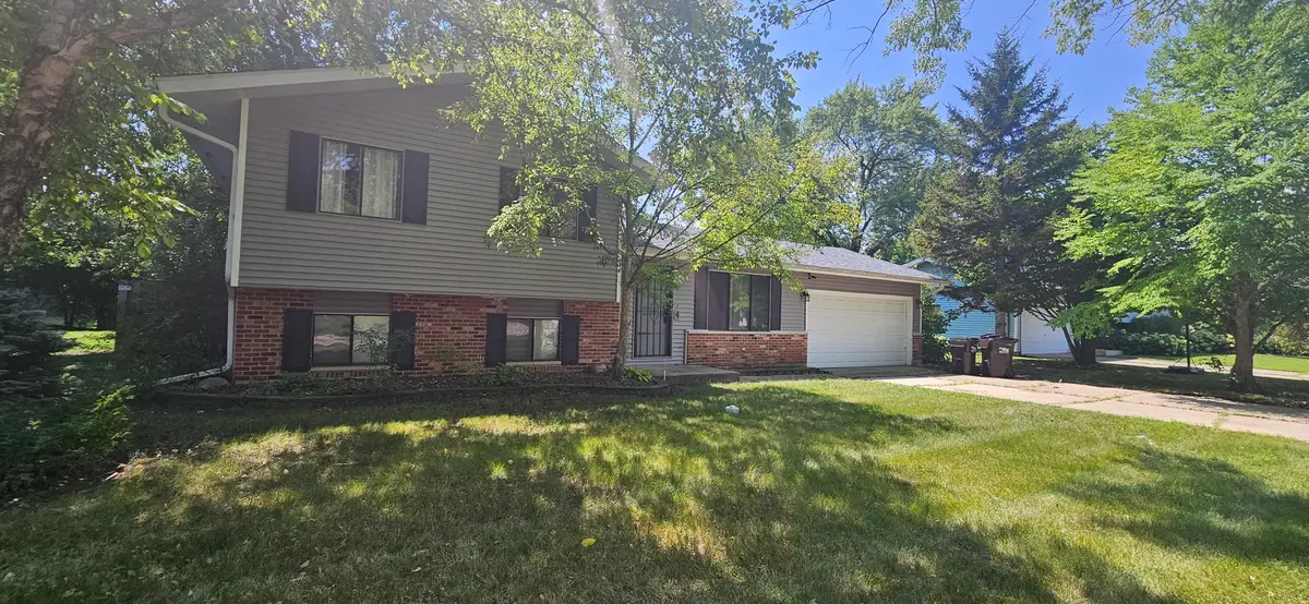 990 Camelot Drive, Crystal Lake, IL 60014 - #1