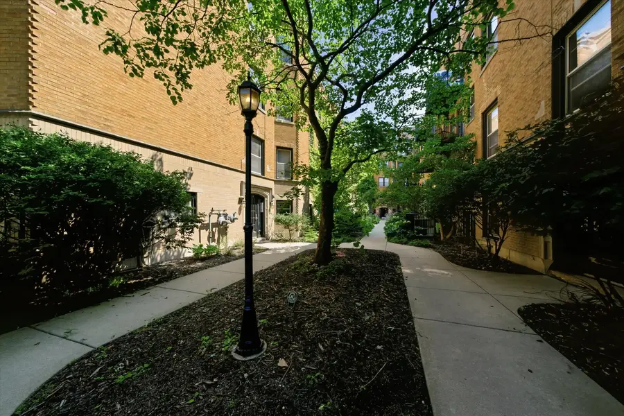 1221 W Greenleaf Avenue #3S, Chicago, IL 60626 - #2