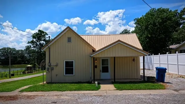 300 N Virginia Street, McLeansboro, IL 62859 - #1