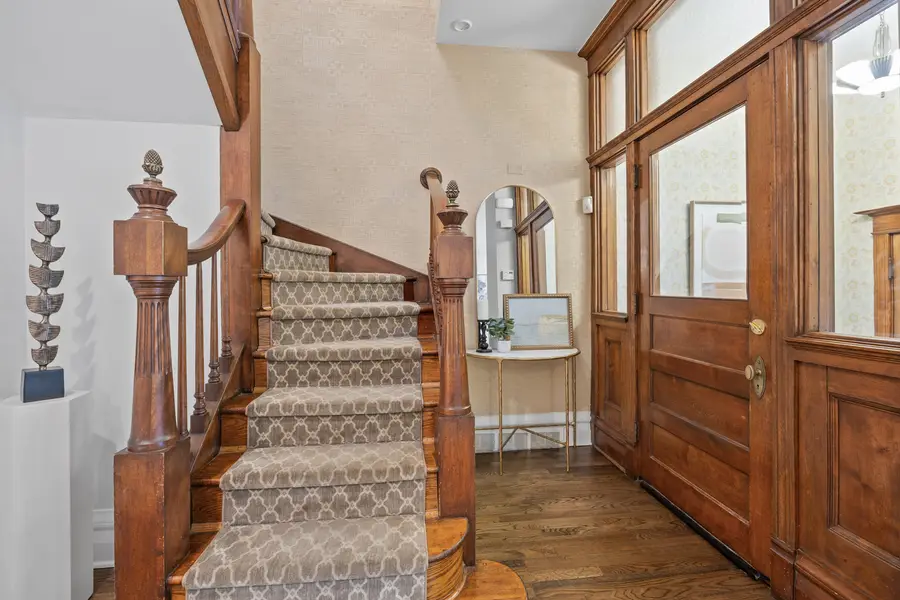 3833 N Alta Vista Terrace, Chicago, IL 60613 - #3