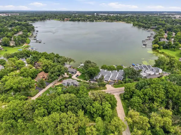 26435 N Ridge Court, Mundelein, IL 60060