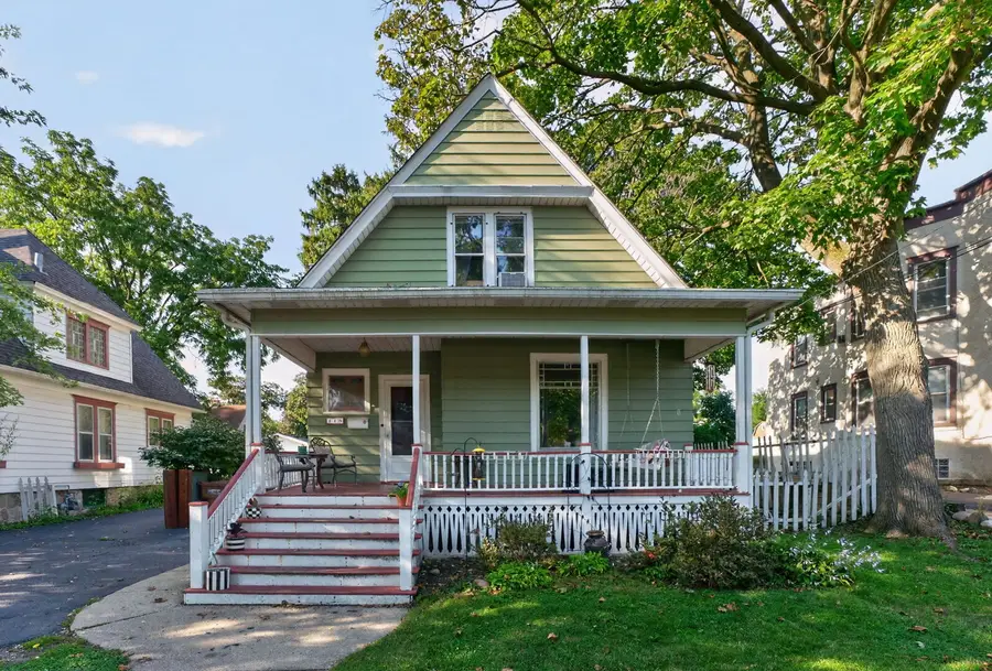 213 Grove Street, Woodstock, IL 60098 - #2