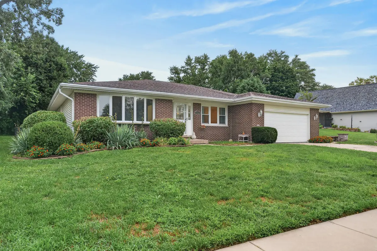 5006 W Oakwood Drive, McHenry, IL 60050 - #1