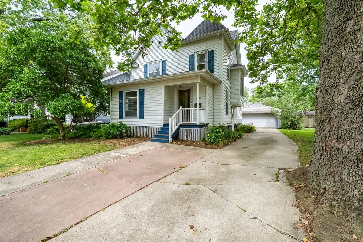 908 S Fell Avenue, Normal, IL 61761 - #1