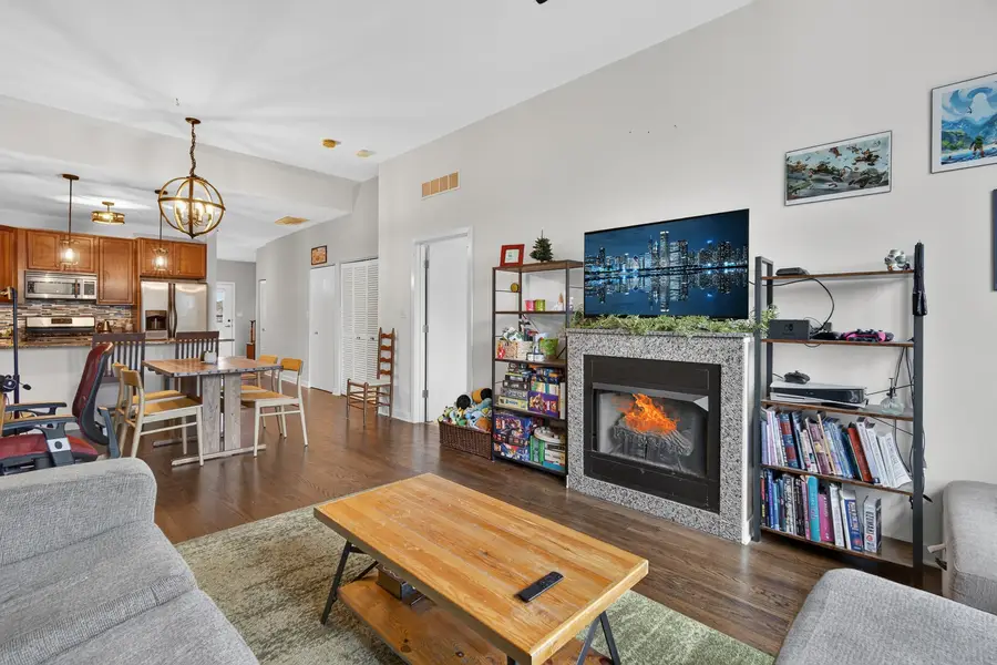 2510 W Irving Park Road #303, Chicago, IL 60618 - #3