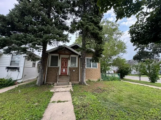 5500 W Warwick Avenue, Chicago, IL 60641 - #1