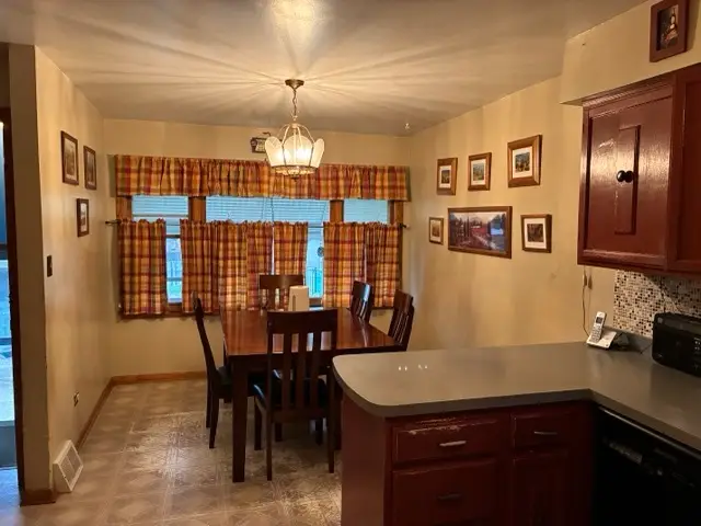 5913 W 89th Street, Oak Lawn, IL 60453 - #2