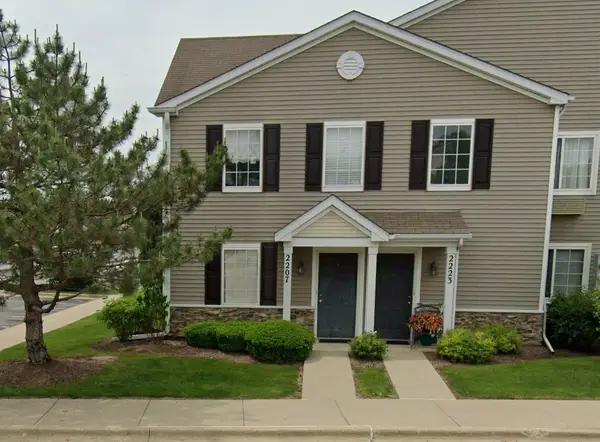 2207 Silverstone Drive #2207, Carpentersville, IL 60110