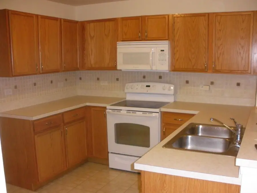 2207 Silverstone Drive #2207, Carpentersville, IL 60110 - #3