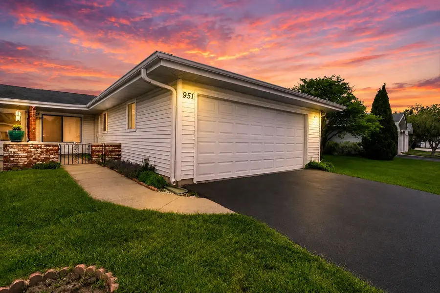 951 Chelsea Lane, Schaumburg, IL 60193 - #2