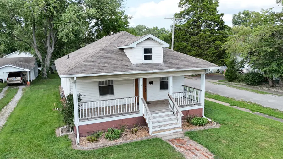 511 Lawrence Street, Benton, IL 62812 - #2