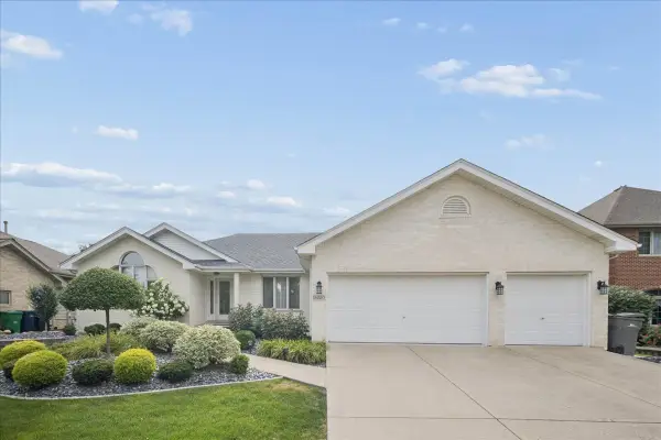 18220 Hidden Valley Cove, Orland Park, IL 60467