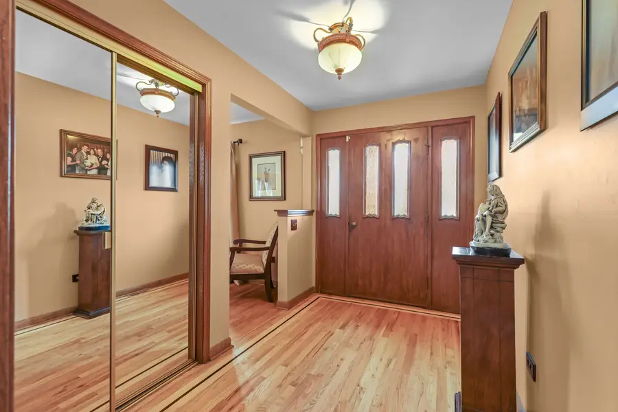 317 N Marcella Road, Mount Prospect, IL 60056 - #3