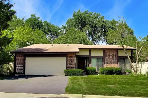 558 Glacier Trail, Roselle, IL 60172