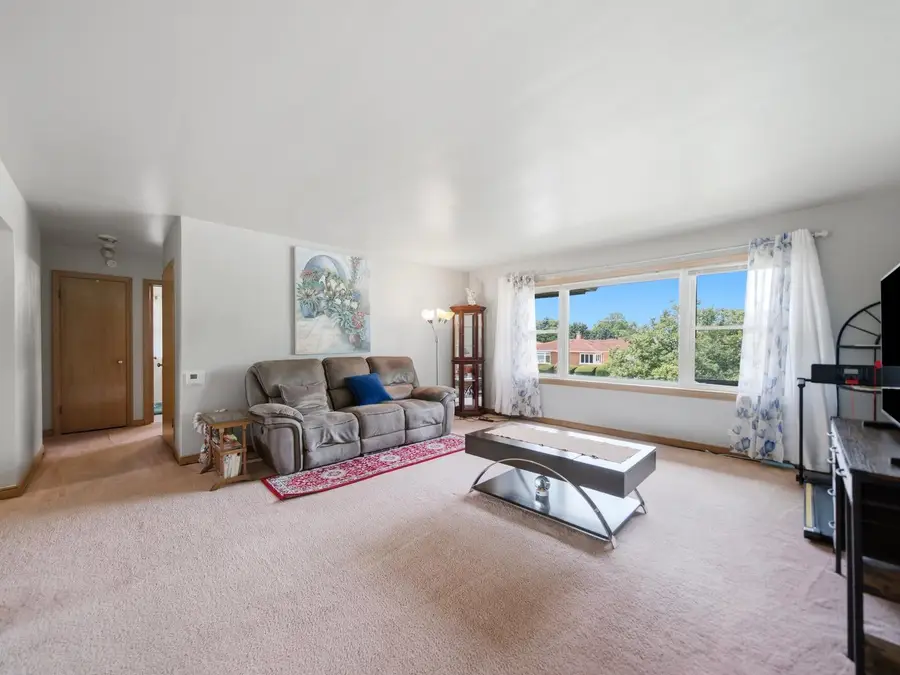 1421 Balmoral Avenue #2S, Westchester, IL 60154 - #3