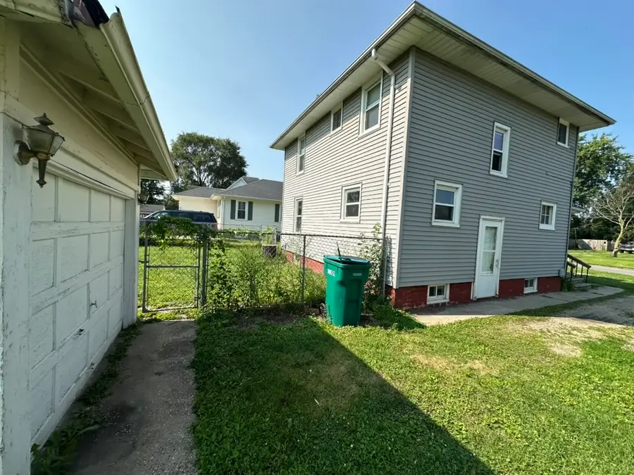 945 S Chambers Street, Galesburg, IL 61401 - #3
