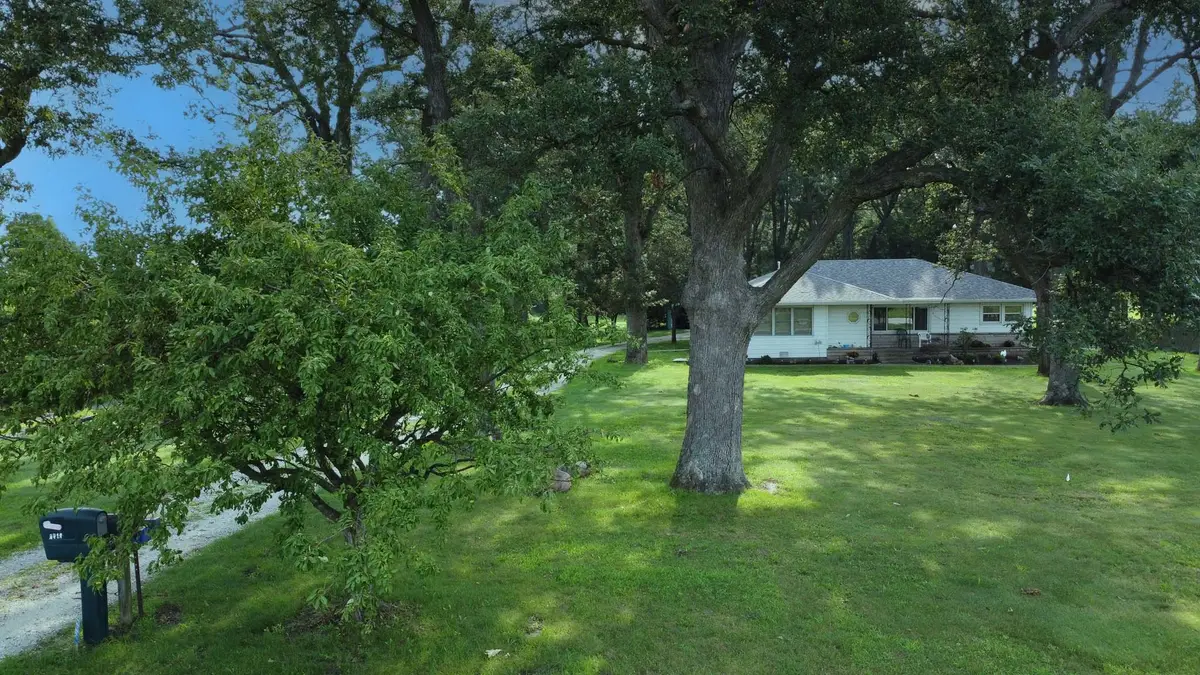 2214 N State Route 1, Watseka, IL 60970 - #1