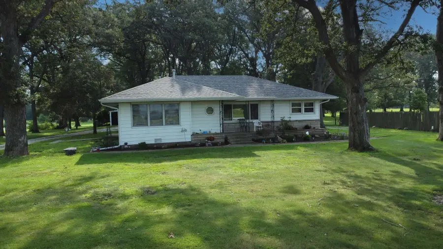 2214 N State Route 1, Watseka, IL 60970 - #2