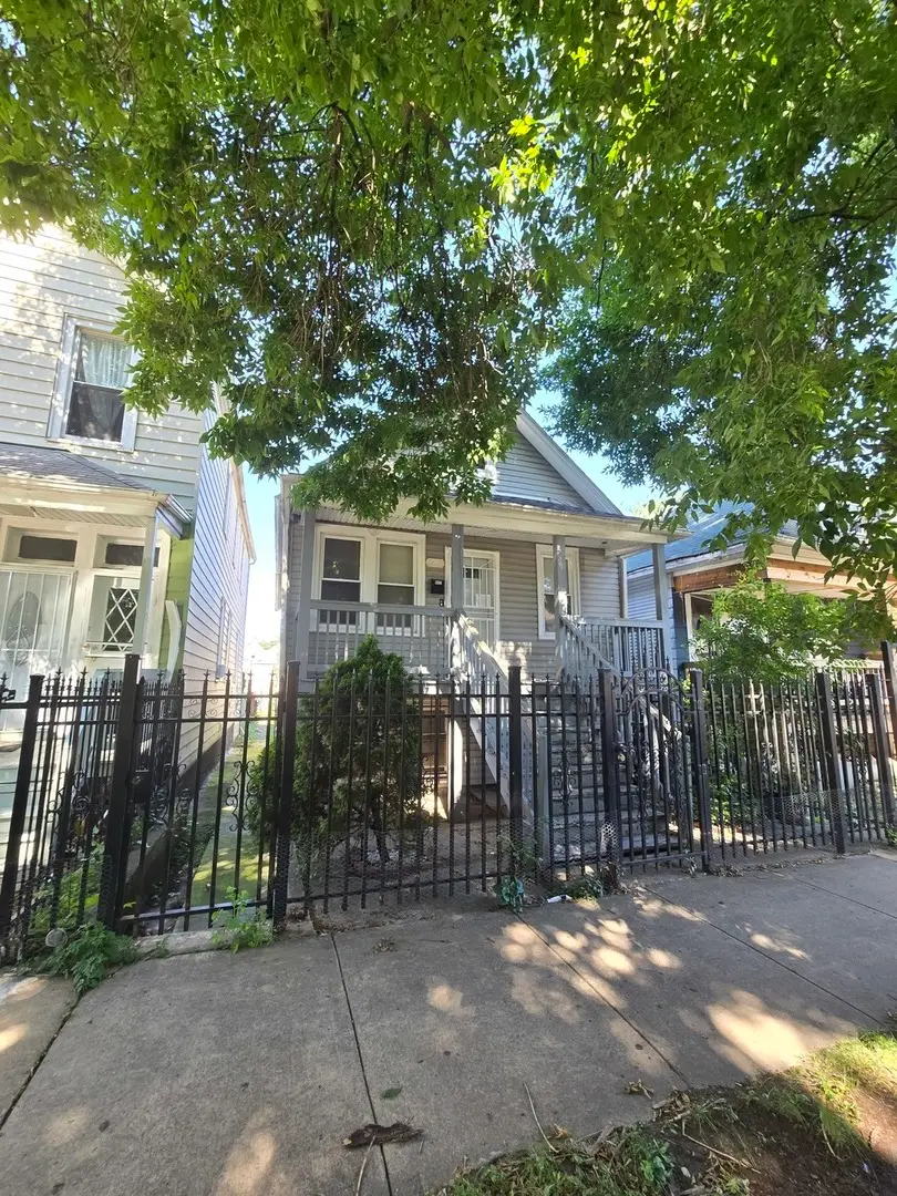 8622 S Escanaba Avenue, Chicago, IL 60617 - #1