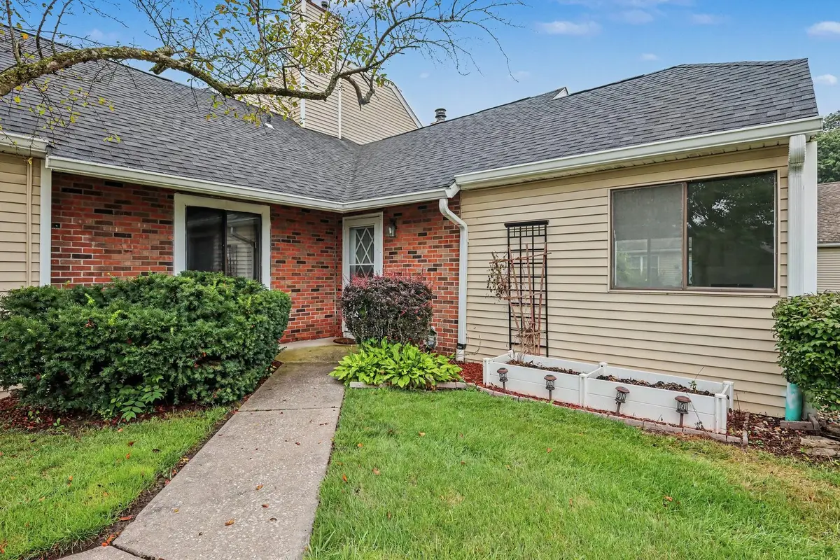 1100 Saratoga Lane #1100, Chesterton, IN 46304 - #1