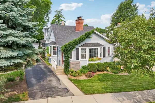 1216 Canfield Road, Park Ridge, IL 60068
