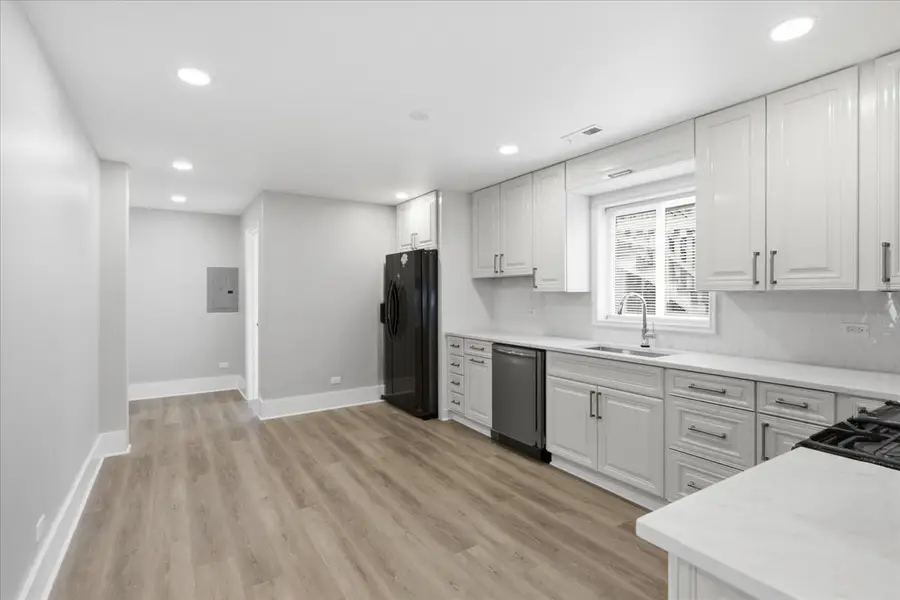 2939 N Hamlin Avenue, Chicago, IL 60618 - #3