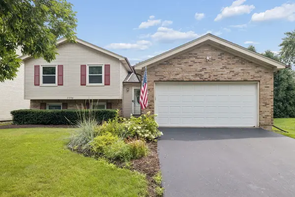 2296 Briarhill Drive, Naperville, IL 60565