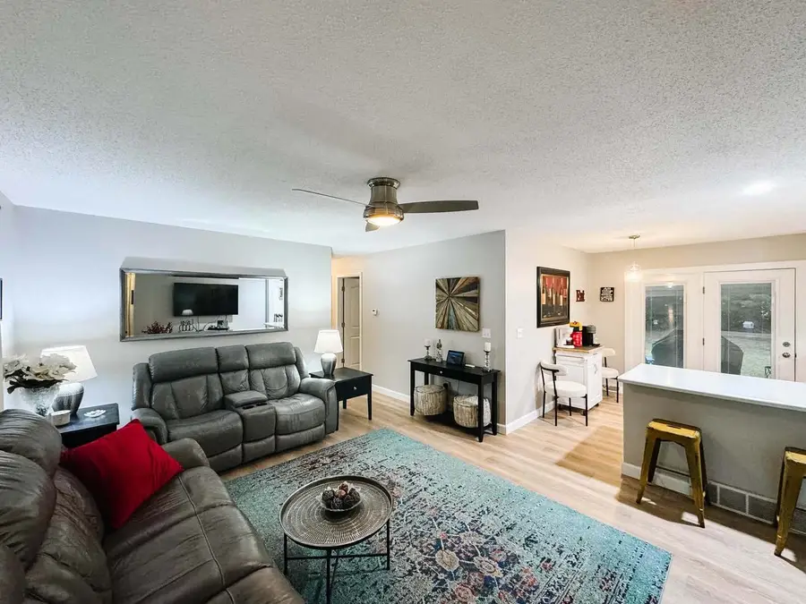 330 Glendale Drive, Quincy, IL 62301 - #2