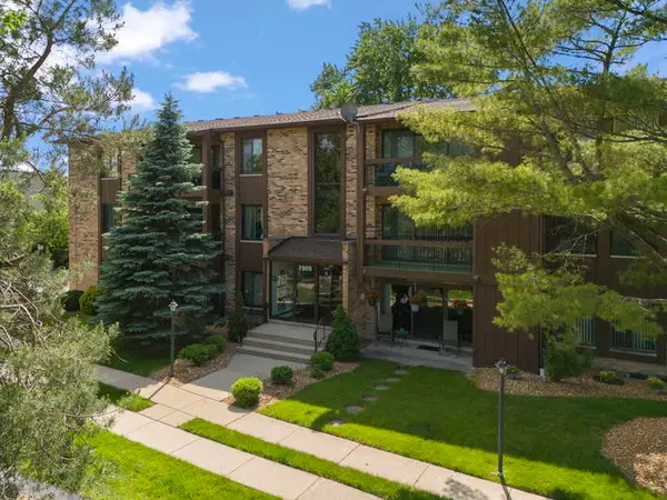 7505 175th Street #124, Tinley Park, IL 60477
