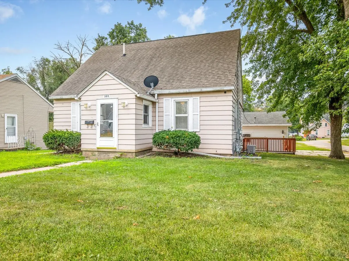 300 E 4th Street, Rock Falls, IL 61071 - #1