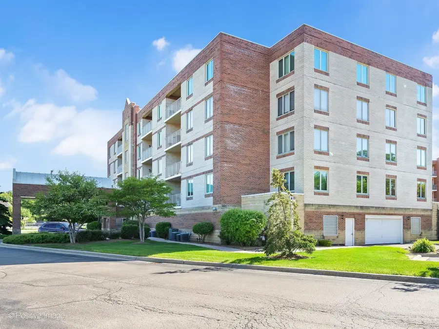 175 W Brush Hill Road #104, Elmhurst, IL 60126 - #2