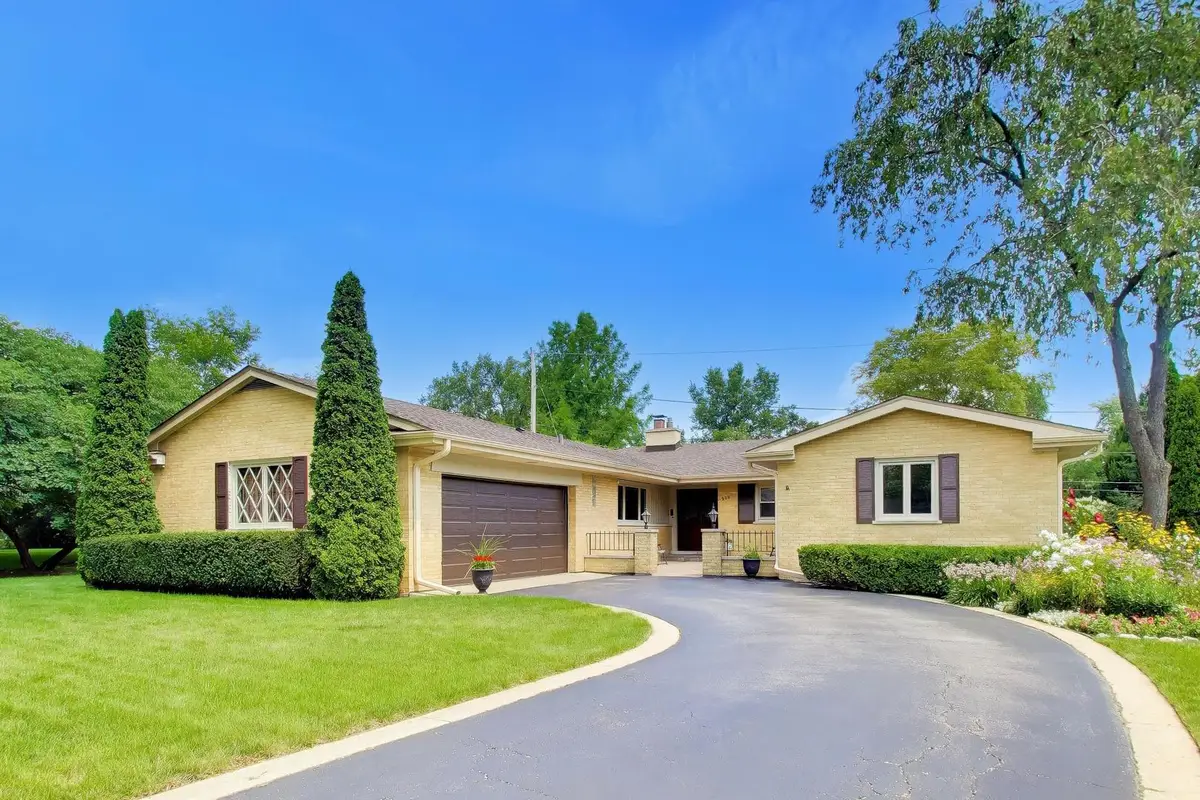 206 W Hiawatha Trail, Mount Prospect, IL 60056 - #1
