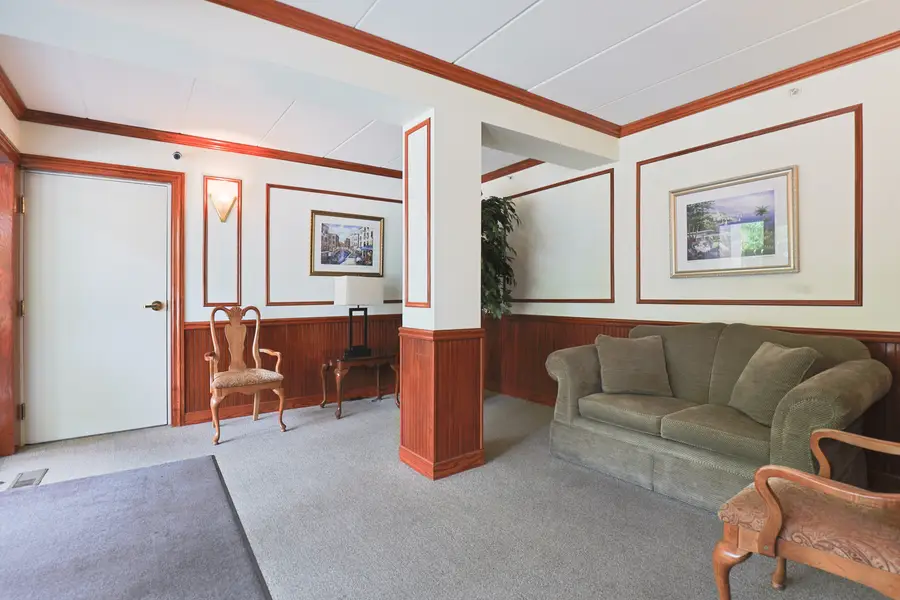 9510 S Kolmar Avenue #212, Oak Lawn, IL 60453 - #3
