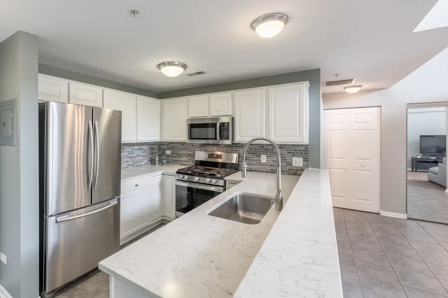 1111 Burlington Avenue #422, Lisle, IL 60532 - #3