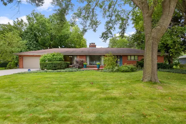 2327 S Circle Drive, Palatine, IL 60067