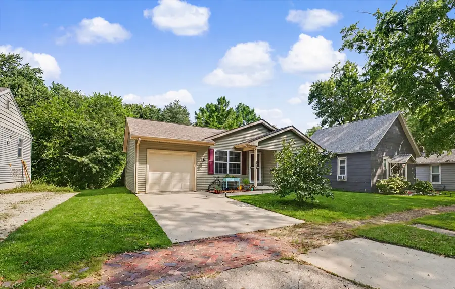 908 E Oregon Street, Urbana, IL 61801 - #3