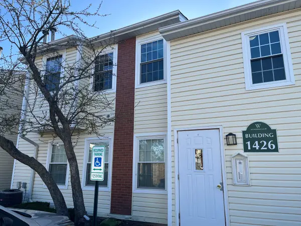 1426 E Wyndham Circle #202, Palatine, IL 60074