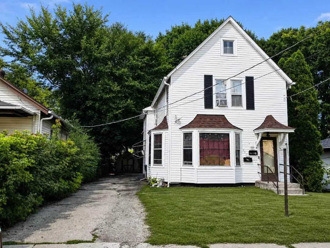 517 N Jackson Street, Waukegan, IL 60085 - #1