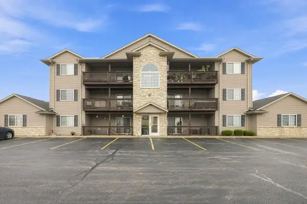 3213 S 16th Street #203, Eldridge, IA 52748