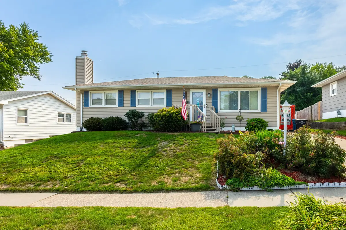 8021 8th Street W, Rock Island, IL 61201 - #1