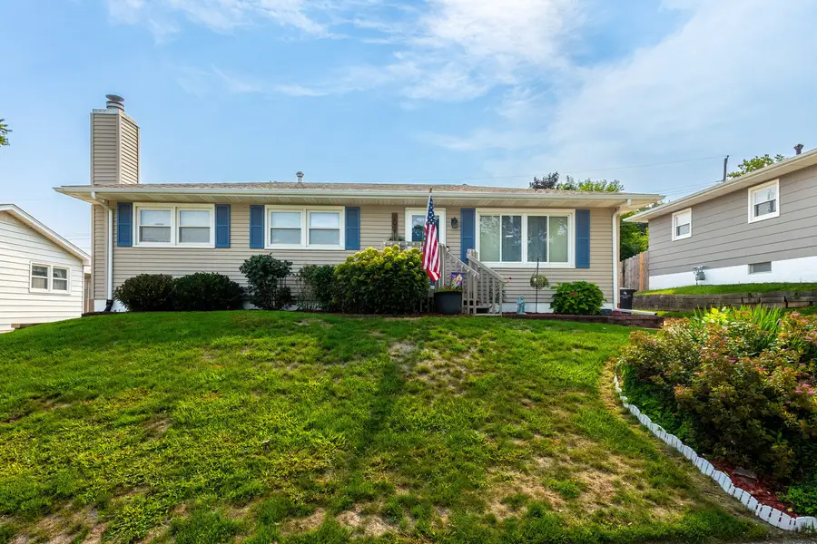 8021 8th Street W, Rock Island, IL 61201 - #2