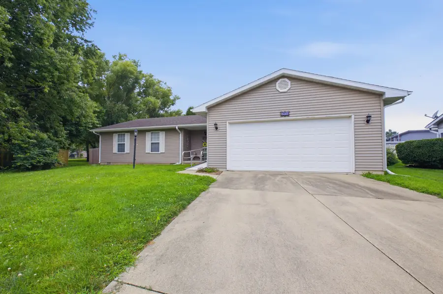 203 Ira Street, Urbana, IL 61802 - #3
