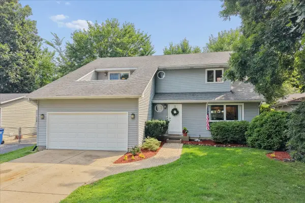 33202 N Woodland Terrace, Grayslake, IL 60030