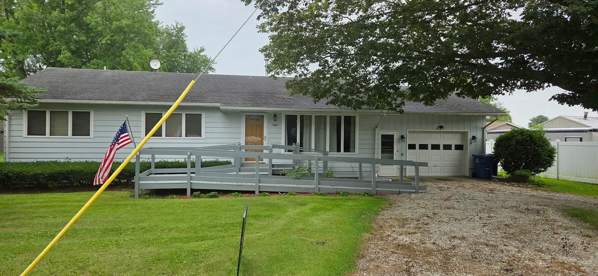 319 Cedar Street, Hoopeston, IL 60942 - #1