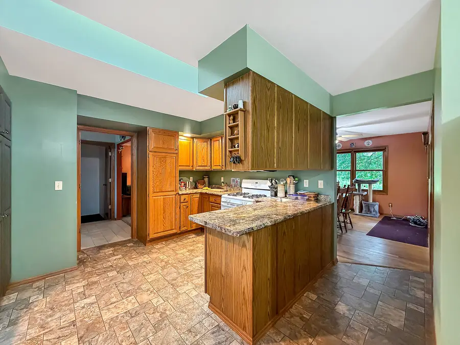 705 Chelsea Court, Freeport, IL 61032 - #3