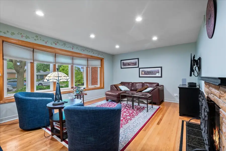 3805 W Jarlath Street, Lincolnwood, IL 60712 - #2