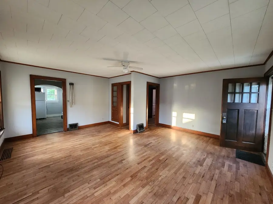 203 E Kaskaskia Street, Pinckneyville, IL 62274 - #3