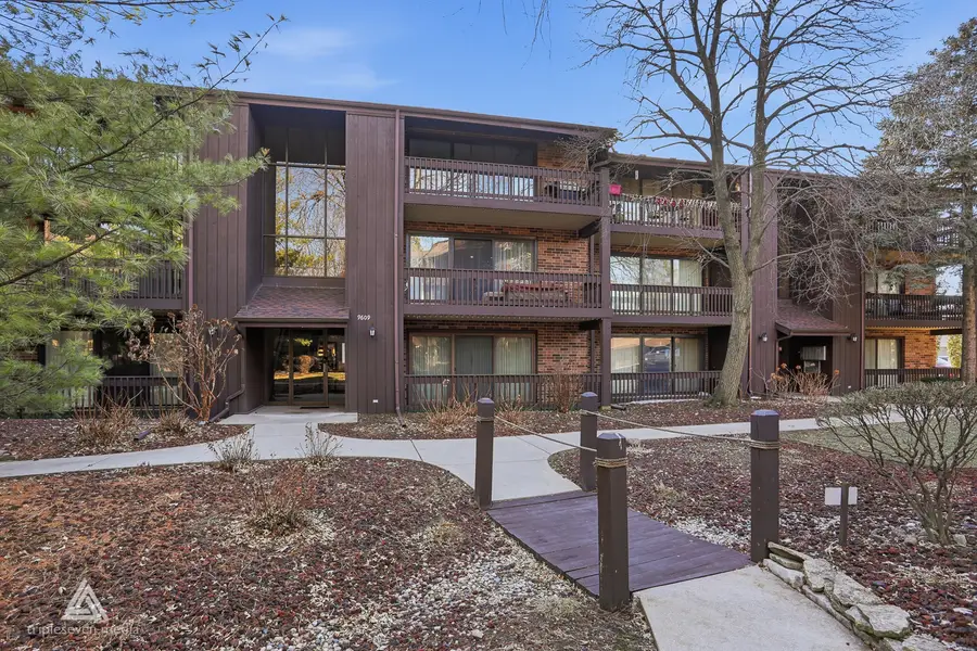 9609 Austin Avenue #W3, Oak Lawn, IL 60453 - #3